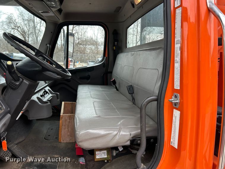 image for item ET6887 2013 Freightliner Business Class M2 forestry bucket truck