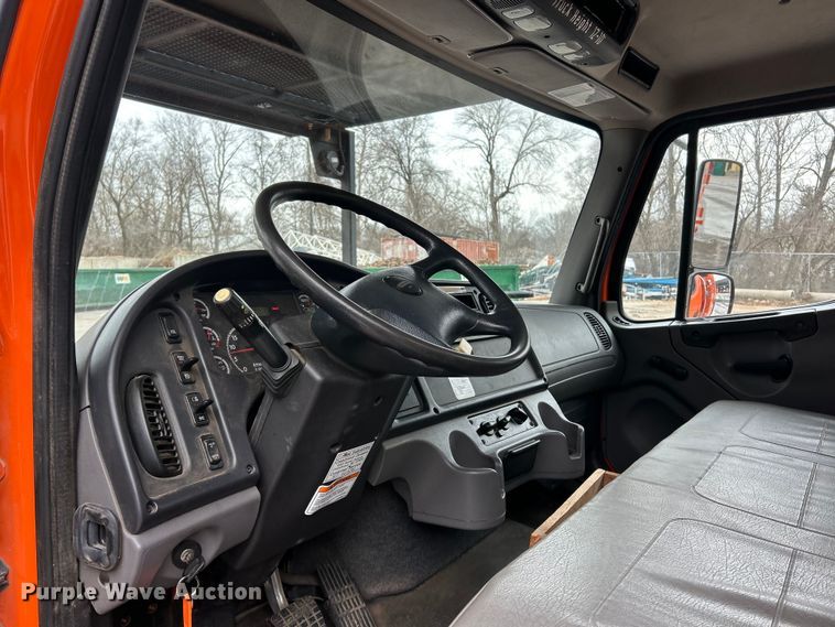 image for item ET6887 2013 Freightliner Business Class M2 forestry bucket truck