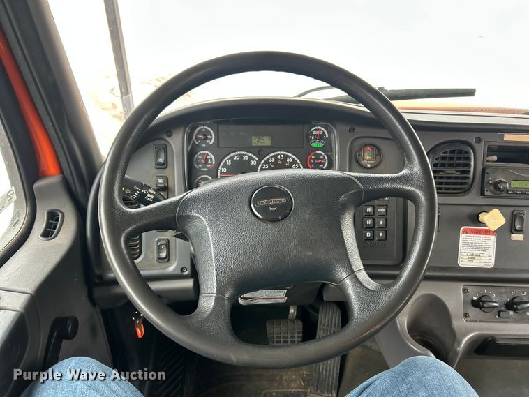 image for item ET6887 2013 Freightliner Business Class M2 forestry bucket truck