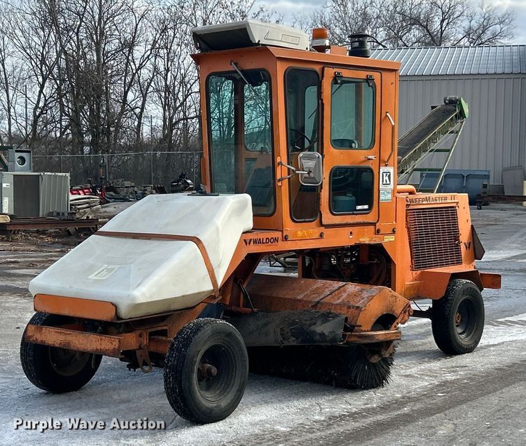 image for item ET6888 1997 Waldon SweepMaster II broom