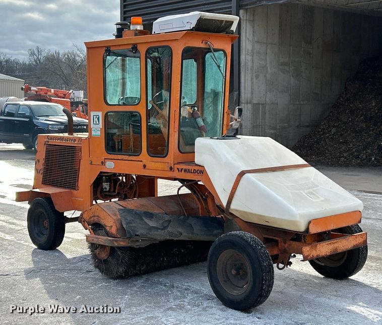 image for item ET6888 1997 Waldon SweepMaster II broom