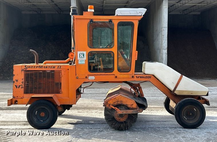 image for item ET6888 1997 Waldon SweepMaster II broom