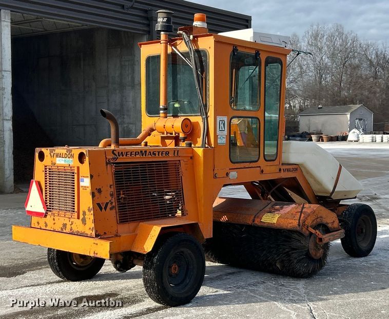 image for item ET6888 1997 Waldon SweepMaster II broom