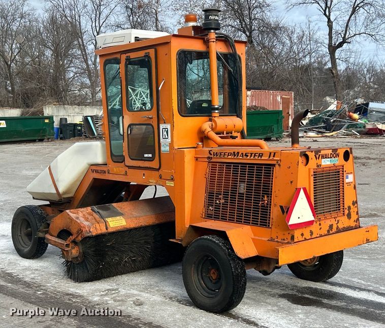 image for item ET6888 1997 Waldon SweepMaster II broom