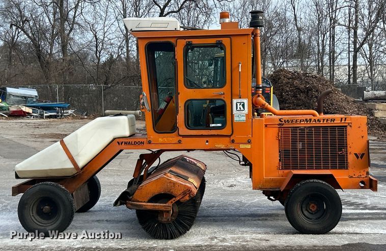 image for item ET6888 1997 Waldon SweepMaster II broom