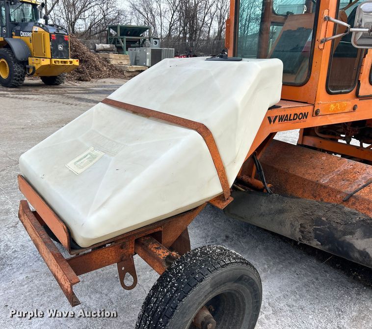 image for item ET6888 1997 Waldon SweepMaster II broom