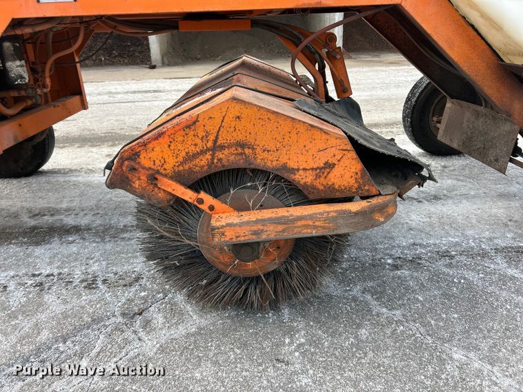 image for item ET6888 1997 Waldon SweepMaster II broom