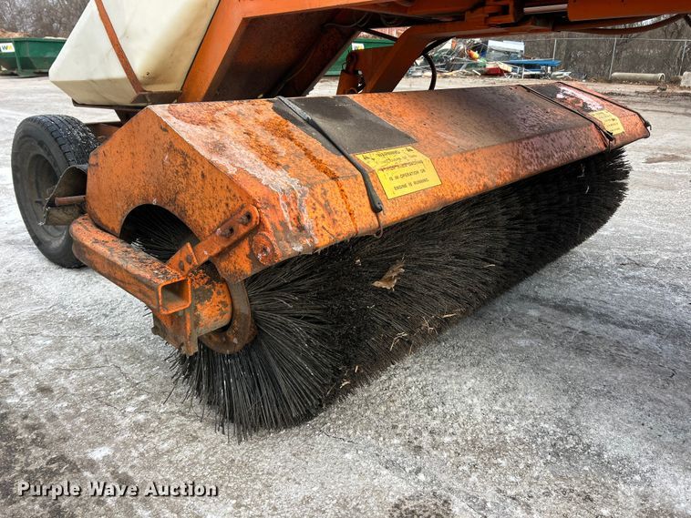 image for item ET6888 1997 Waldon SweepMaster II broom