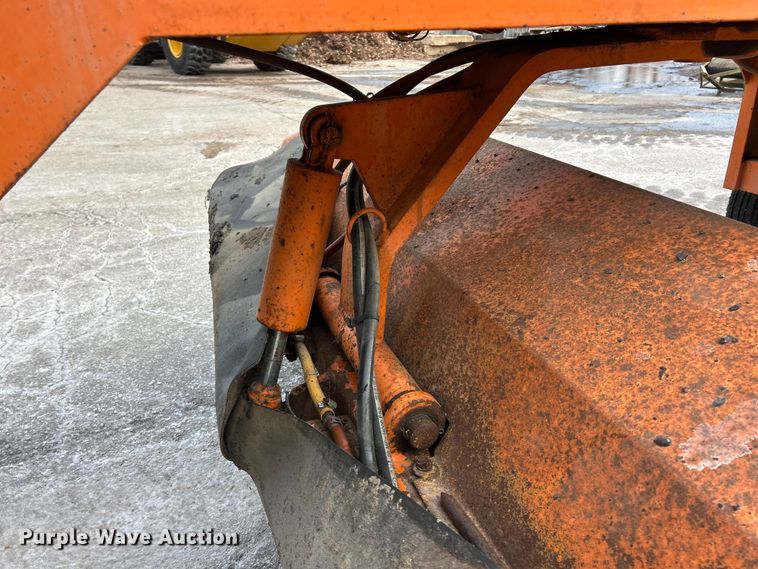 image for item ET6888 1997 Waldon SweepMaster II broom