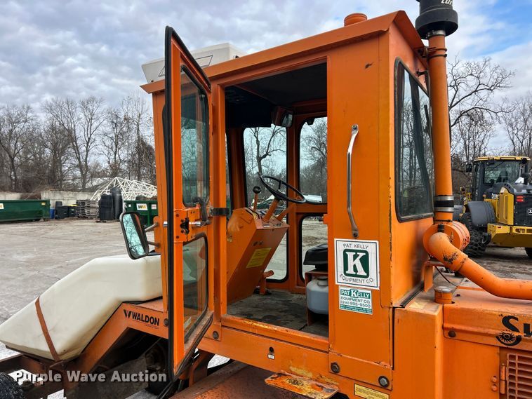 image for item ET6888 1997 Waldon SweepMaster II broom