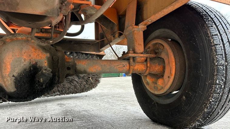 image for item ET6888 1997 Waldon SweepMaster II broom