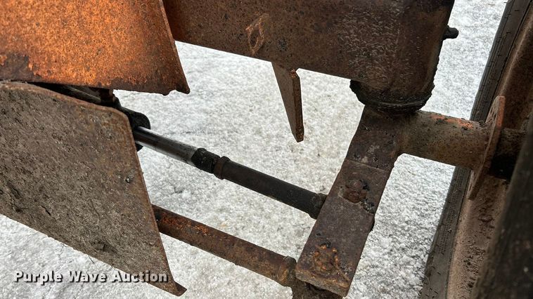 image for item ET6888 1997 Waldon SweepMaster II broom