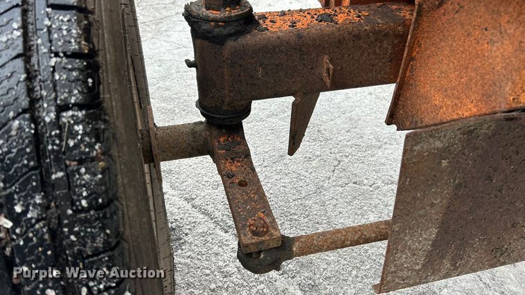 image for item ET6888 1997 Waldon SweepMaster II broom