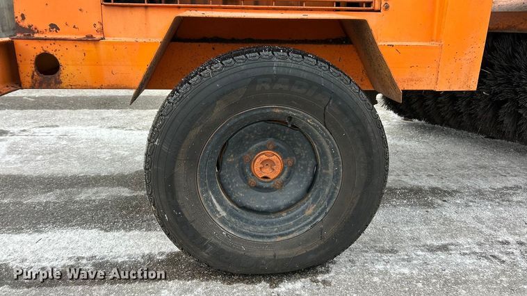 image for item ET6888 1997 Waldon SweepMaster II broom