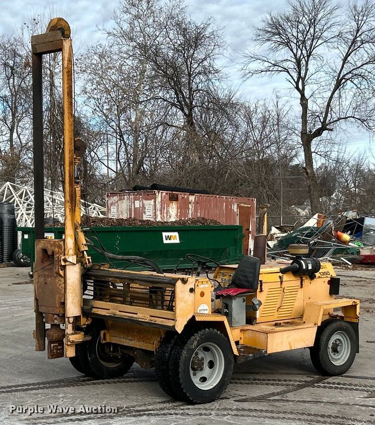 image for item ET6889 2000 Arrow 1350 breaker