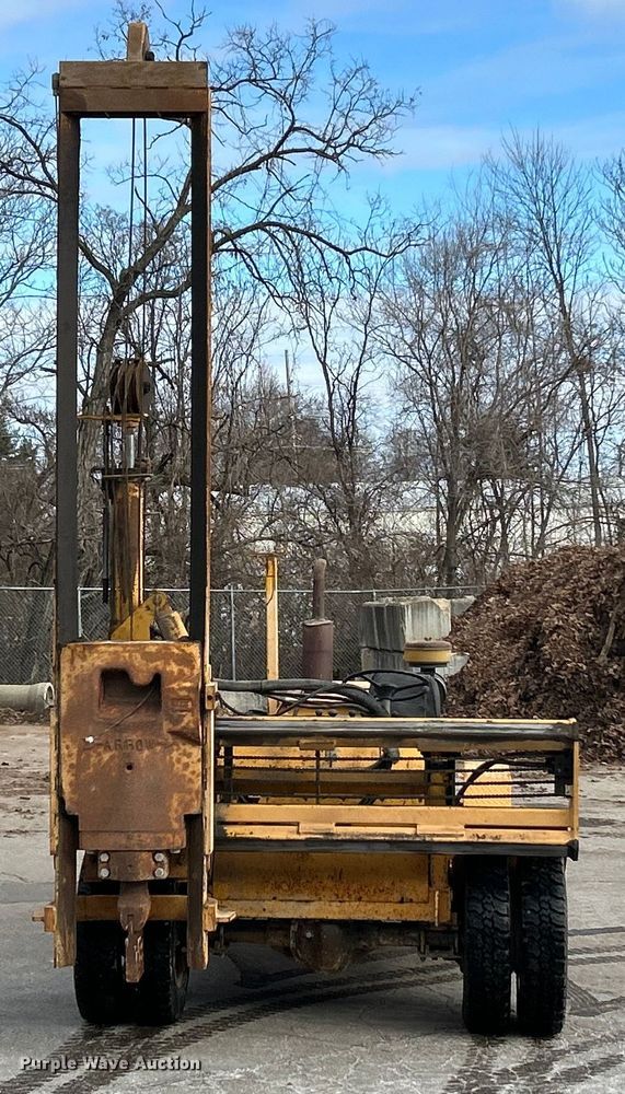 image for item ET6889 2000 Arrow 1350 breaker