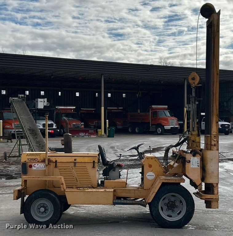 image for item ET6889 2000 Arrow 1350 breaker