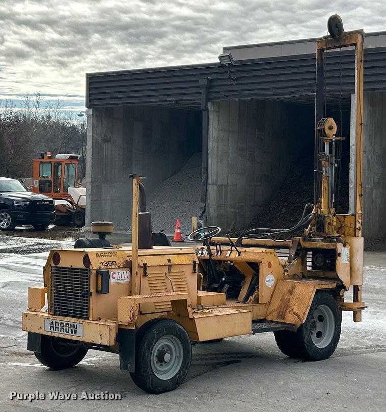 image for item ET6889 2000 Arrow 1350 breaker