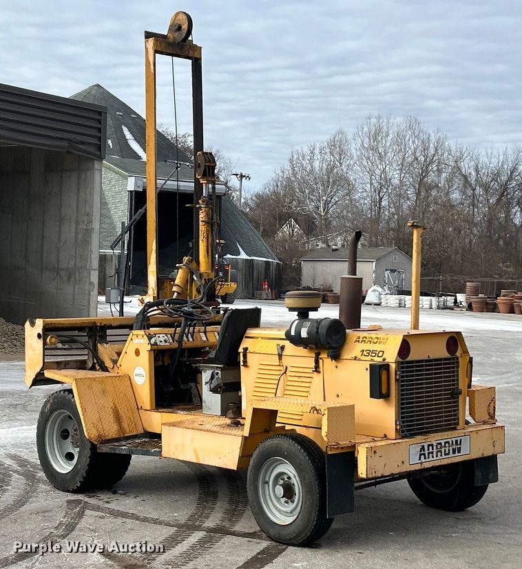 image for item ET6889 2000 Arrow 1350 breaker