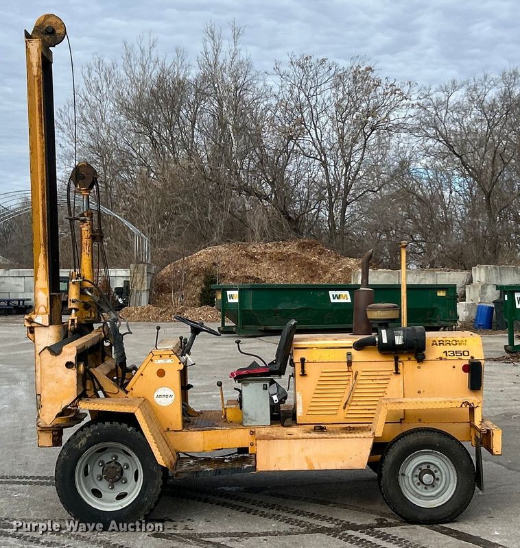 image for item ET6889 2000 Arrow 1350 breaker