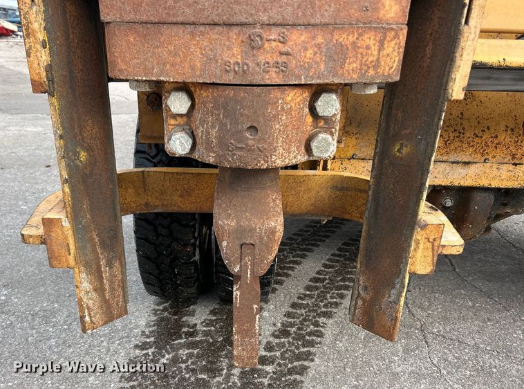 image for item ET6889 2000 Arrow 1350 breaker