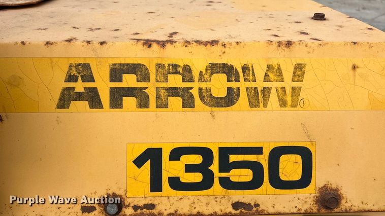 image for item ET6889 2000 Arrow 1350 breaker