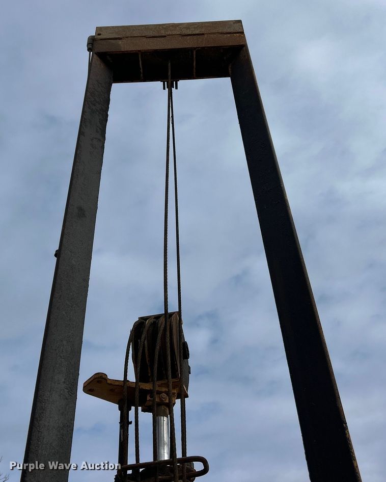 image for item ET6889 2000 Arrow 1350 breaker