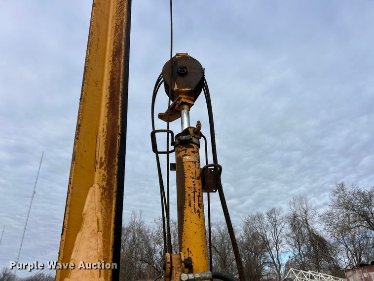 image for item ET6889 2000 Arrow 1350 breaker