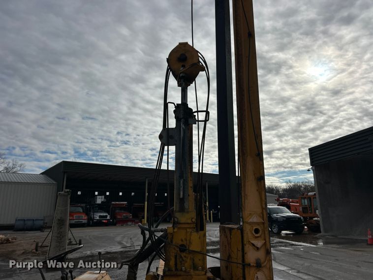 image for item ET6889 2000 Arrow 1350 breaker