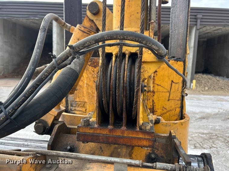 image for item ET6889 2000 Arrow 1350 breaker