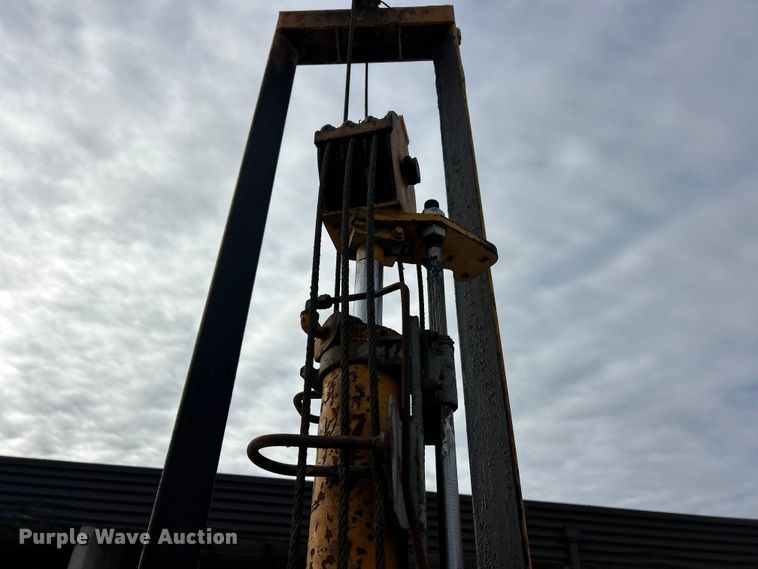 image for item ET6889 2000 Arrow 1350 breaker