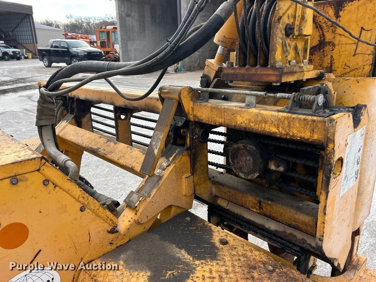 image for item ET6889 2000 Arrow 1350 breaker