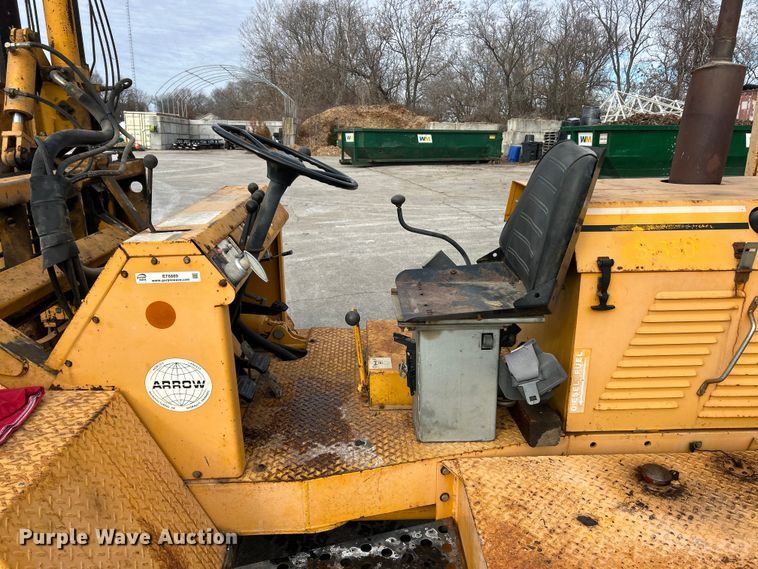 image for item ET6889 2000 Arrow 1350 breaker