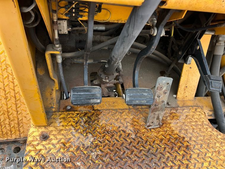 image for item ET6889 2000 Arrow 1350 breaker