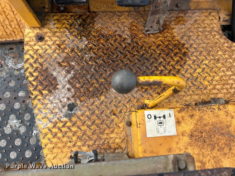 image for item ET6889 2000 Arrow 1350 breaker