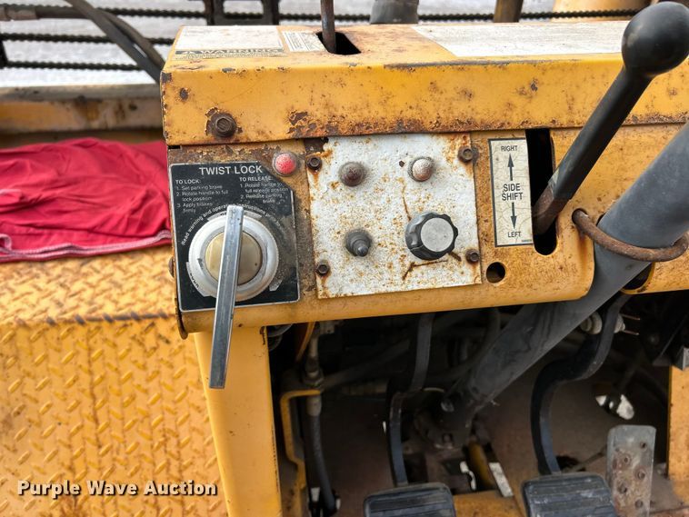 image for item ET6889 2000 Arrow 1350 breaker