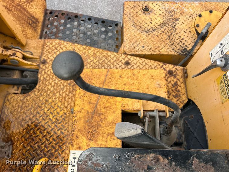 image for item ET6889 2000 Arrow 1350 breaker