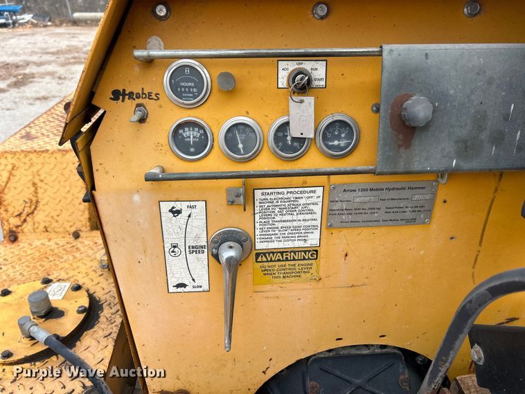 image for item ET6889 2000 Arrow 1350 breaker