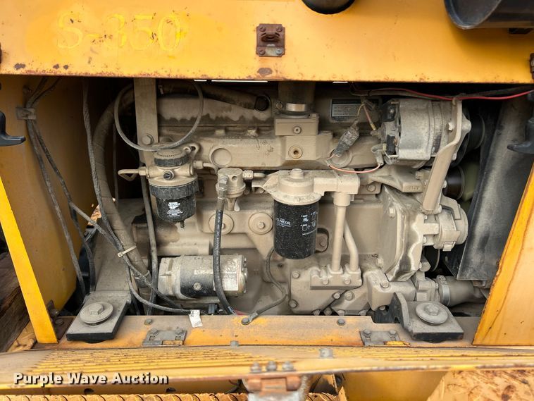 image for item ET6889 2000 Arrow 1350 breaker