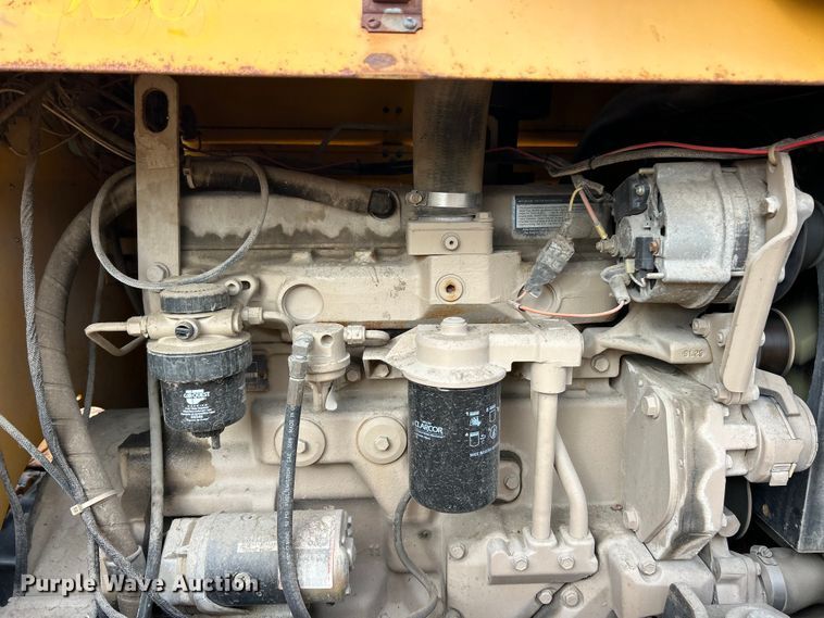 image for item ET6889 2000 Arrow 1350 breaker