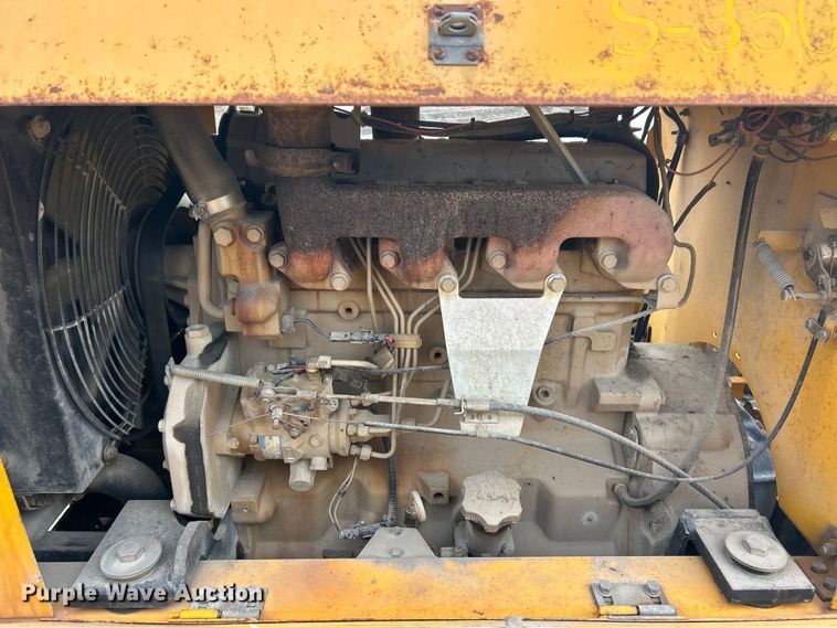 image for item ET6889 2000 Arrow 1350 breaker