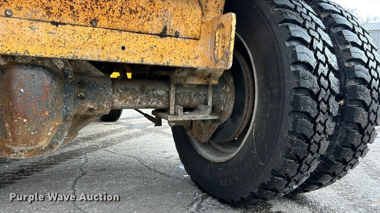 image for item ET6889 2000 Arrow 1350 breaker