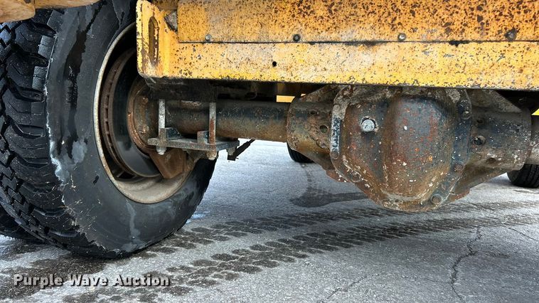 image for item ET6889 2000 Arrow 1350 breaker