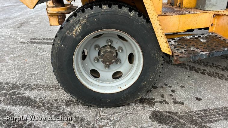 image for item ET6889 2000 Arrow 1350 breaker