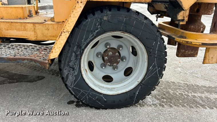 image for item ET6889 2000 Arrow 1350 breaker