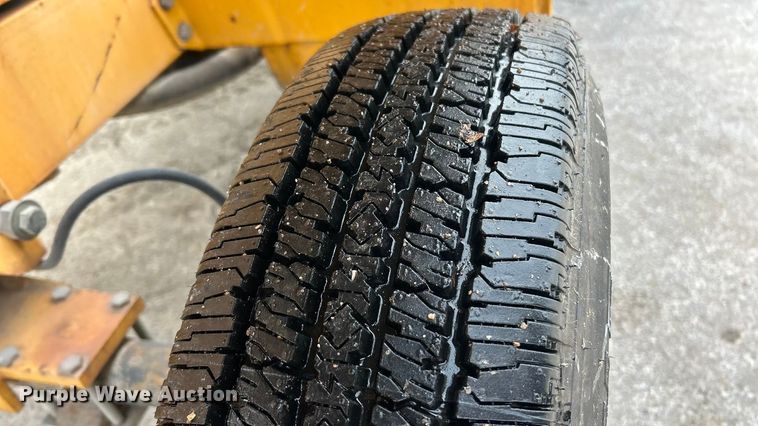 image for item ET6889 2000 Arrow 1350 breaker