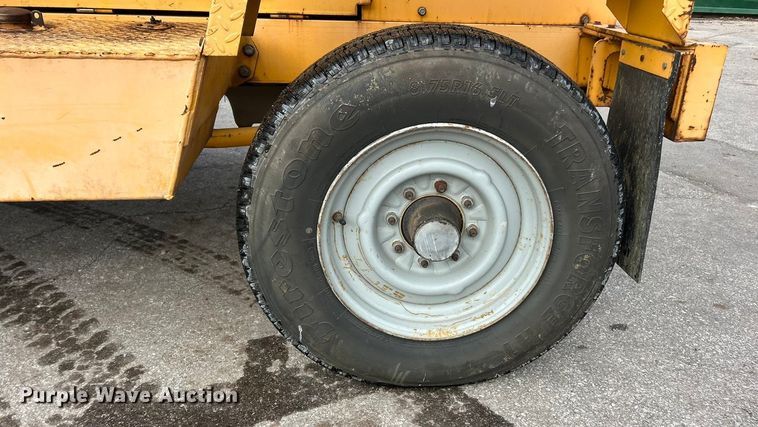 image for item ET6889 2000 Arrow 1350 breaker