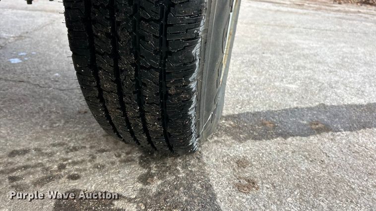 image for item ET6889 2000 Arrow 1350 breaker