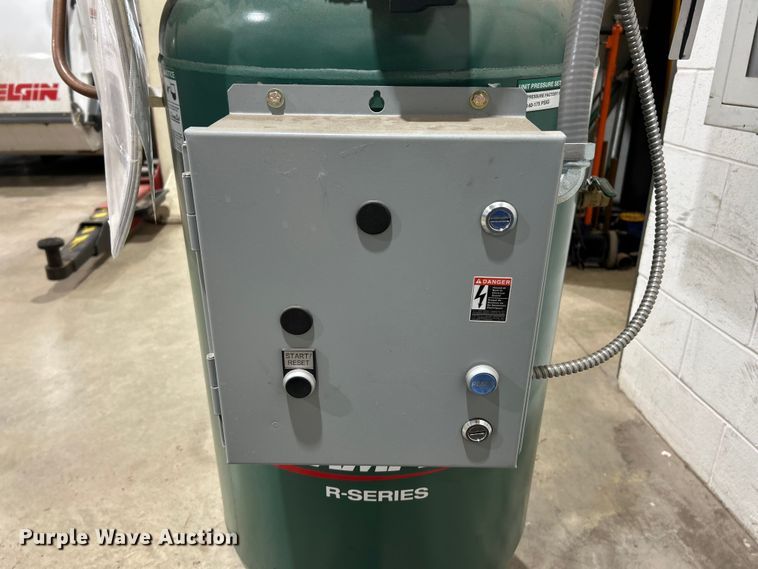 image for item ET6892 Champion VR7F-8 air compressor