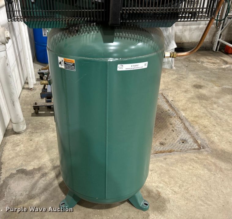 image for item ET6892 Champion VR7F-8 air compressor